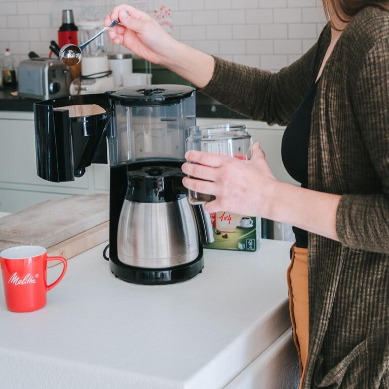 Cafetière Isotherme machine à café noir vue de face