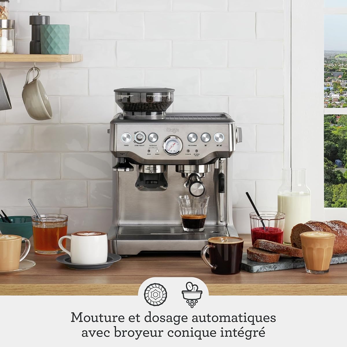 Machine à machine à café noir vue de face