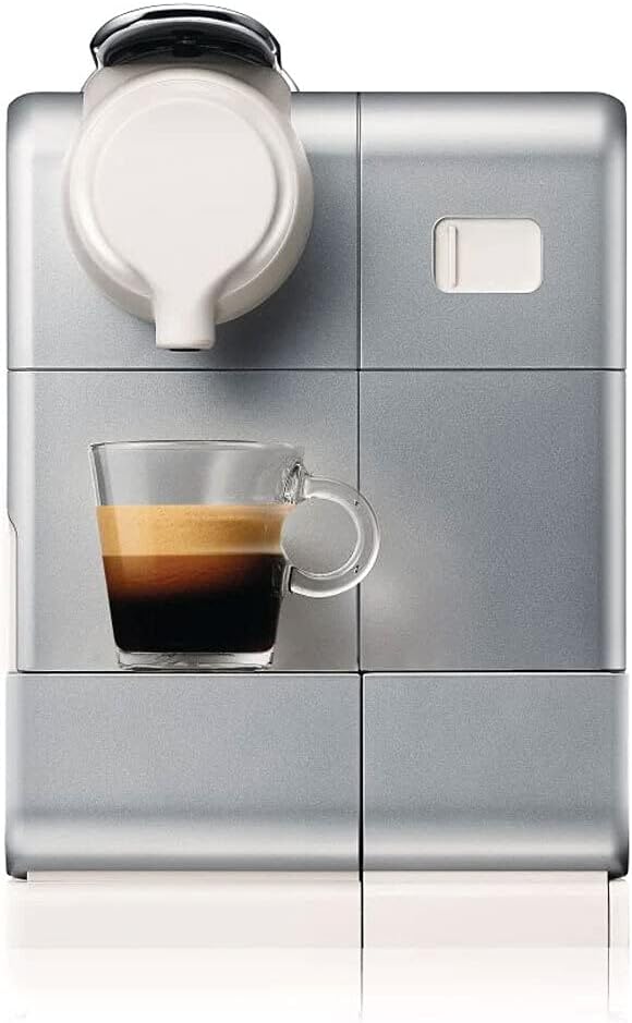 Nespresso Lattissima machine à café argent vue de face