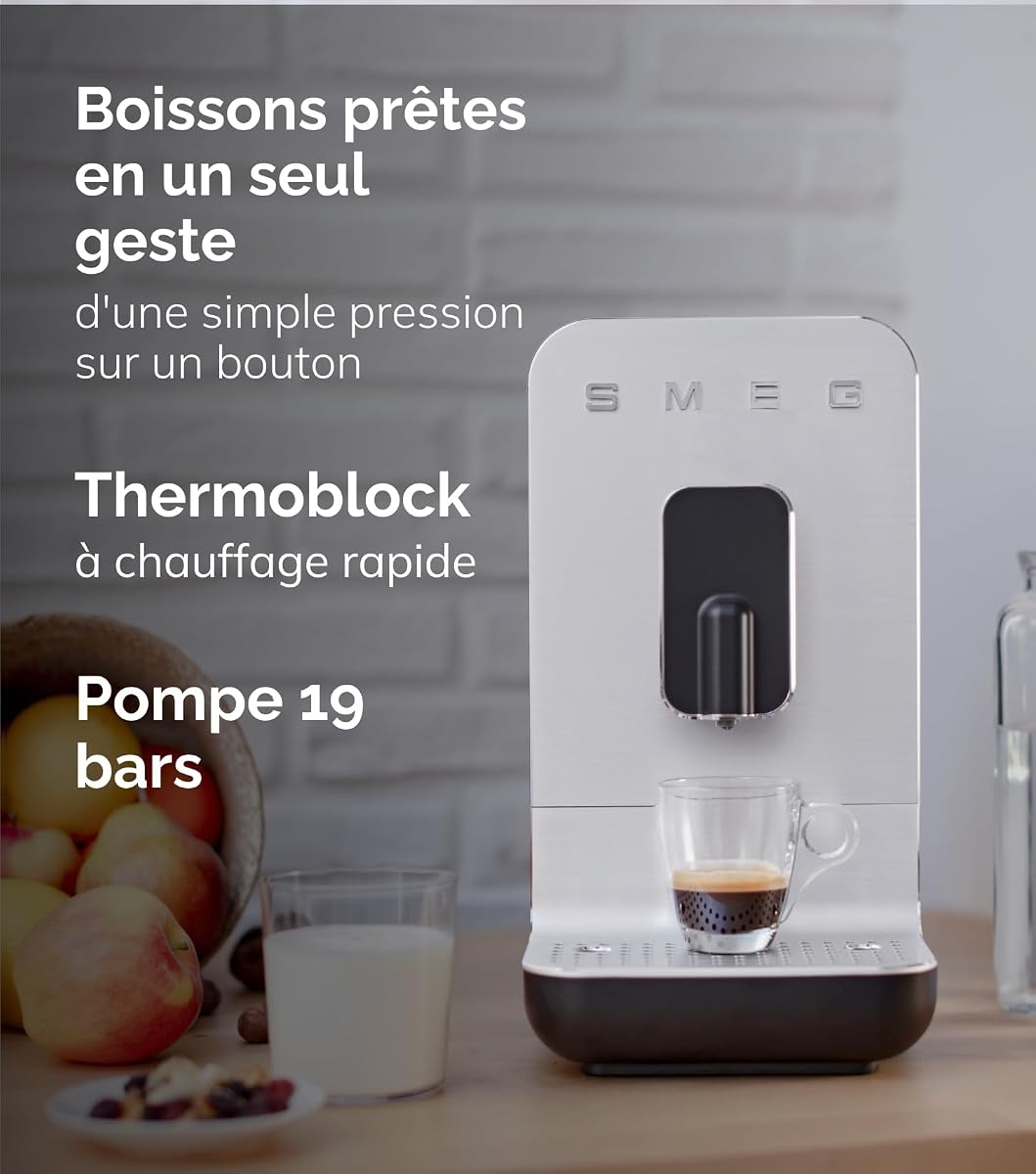 Smeg BCC machine à café vue de face